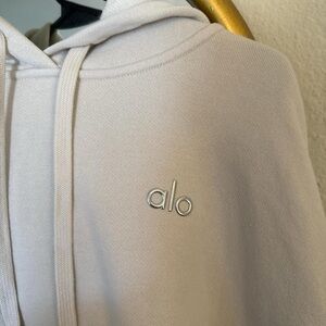ALO Yoga Accolade Bone hoodie